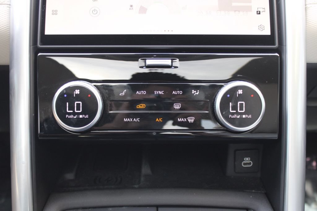Certified 2025 Land Rover Discovery Dynamic SE AWD/4WD image 26