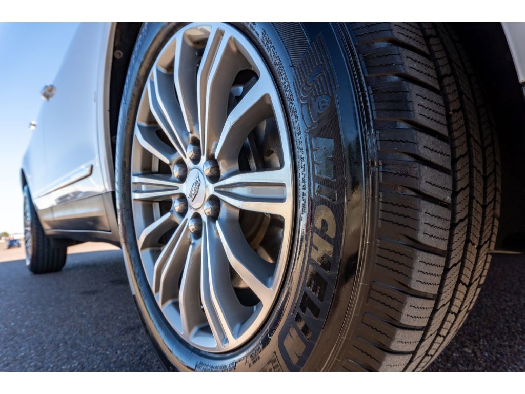 Used 2018 Cadillac XT5 Luxury w/ Driver Awareness Package image 9