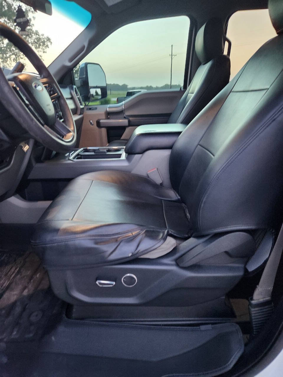 Used 2018 Ford F250 XLT w/ XLT Premium Package AWD/4WD image 12