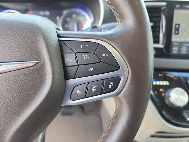 Used 2020 Chrysler Pacifica Touring-L Plus FWD image 38