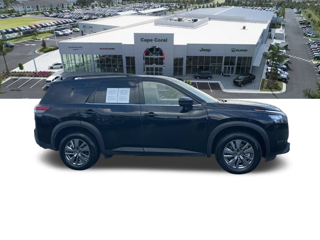 Used 2025 Nissan Pathfinder SV FWD image 3