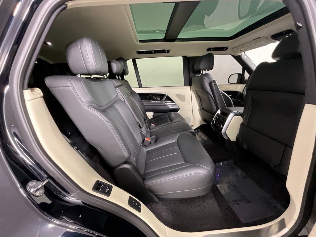 Used 2024 Land Rover Range Rover Long Wheelbase SE image 23
