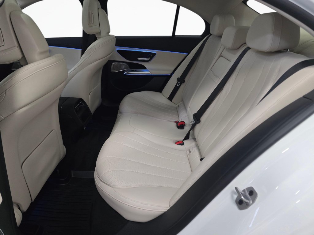 Used 2024 Mercedes-Benz E 350 4MATIC Sedan image 18