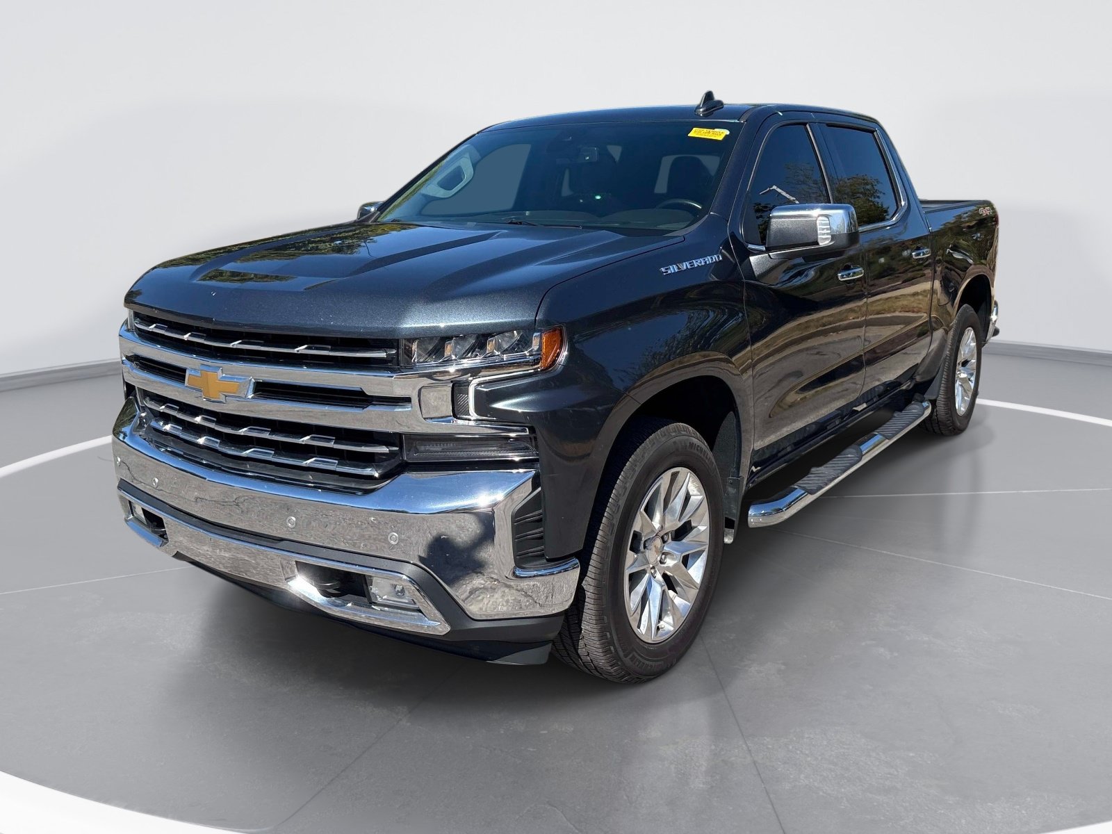 Used 2022 Chevrolet Silverado 1500 LTZ w/ LTZ Premium Package AWD/4WD image 3