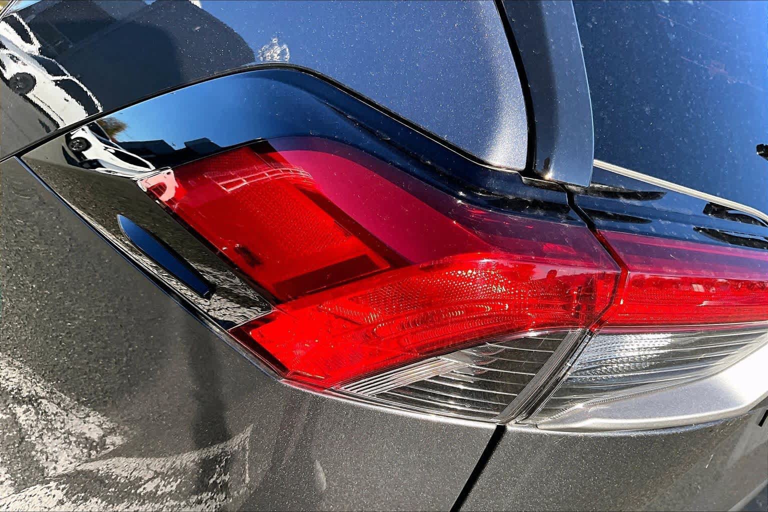Used 2022 Toyota RAV4 Limited AWD/4WD image 29