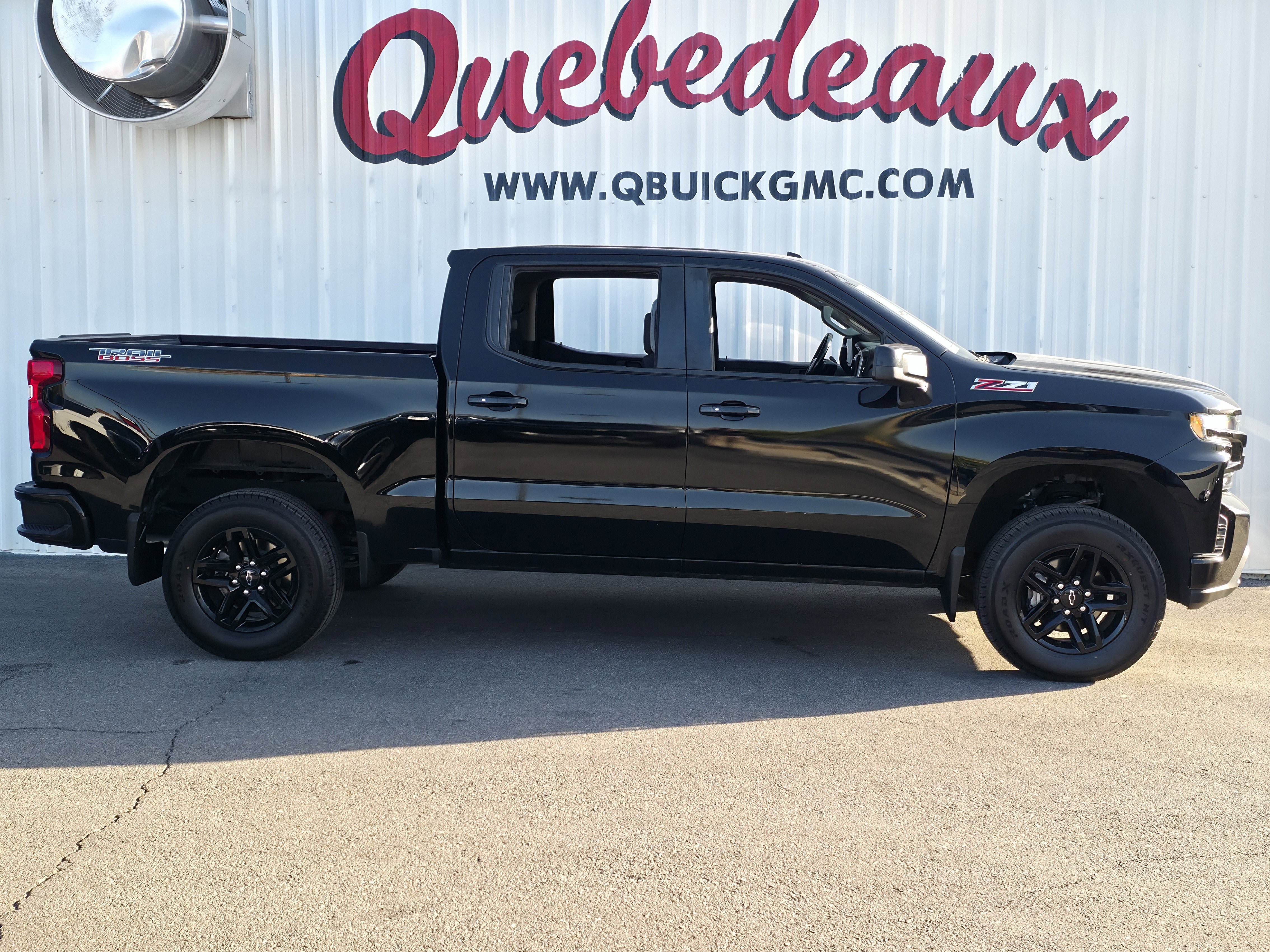 Used 2019 Chevrolet Silverado 1500 LT Trail Boss w/ Convenience Package image 2