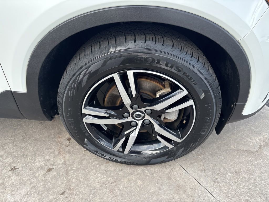 Certified 2023 Volvo XC40 B5 Plus w/ Protection Package AWD/4WD image 14