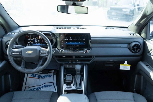 Used 2025 Chevrolet Colorado W/T image 15