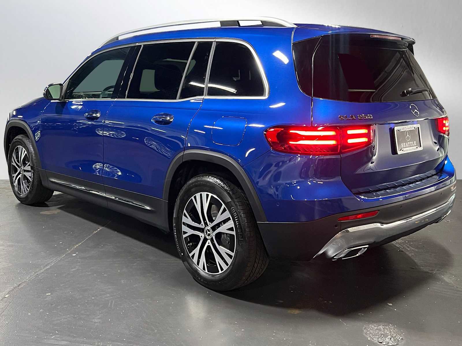 New 2025 Mercedes-Benz GLB 250 4MATIC image 5