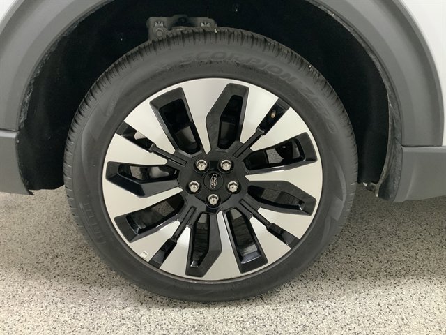 Used 2025 Ford Explorer Platinum w/ LUX Leather Package image 13