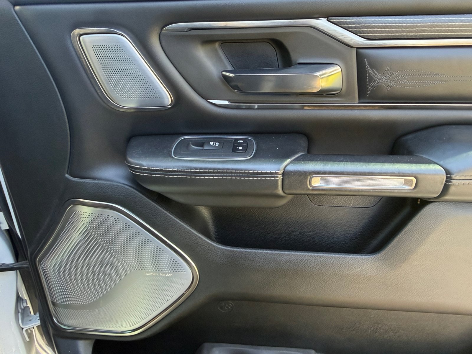 Used 2020 RAM 1500 Limited AWD/4WD image 18