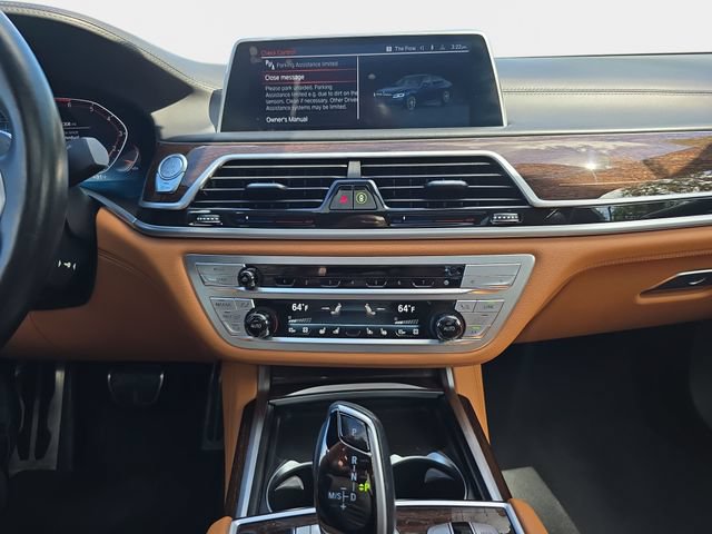 Used 2022 BMW 750i xDrive w/ Autobahn Package AWD/4WD image 21