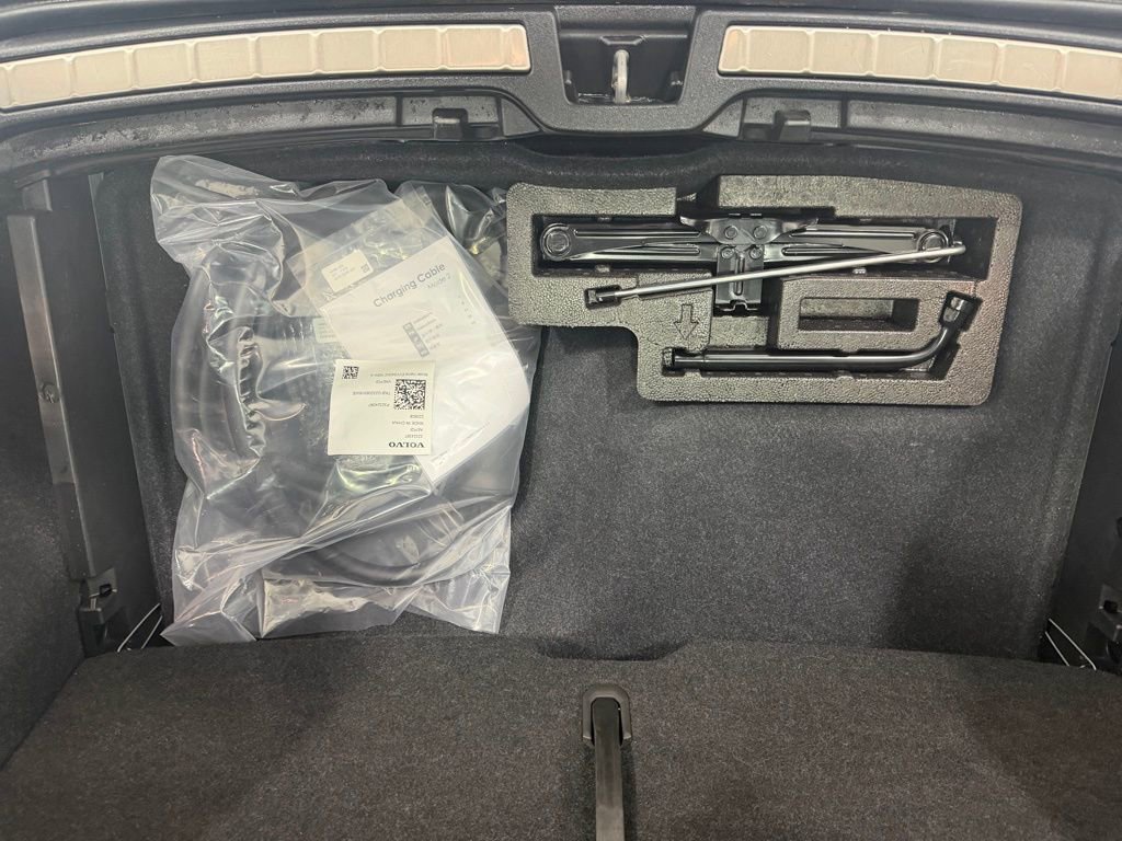 Used 2023 Volvo C40 P8 Recharge Ultimate image 22