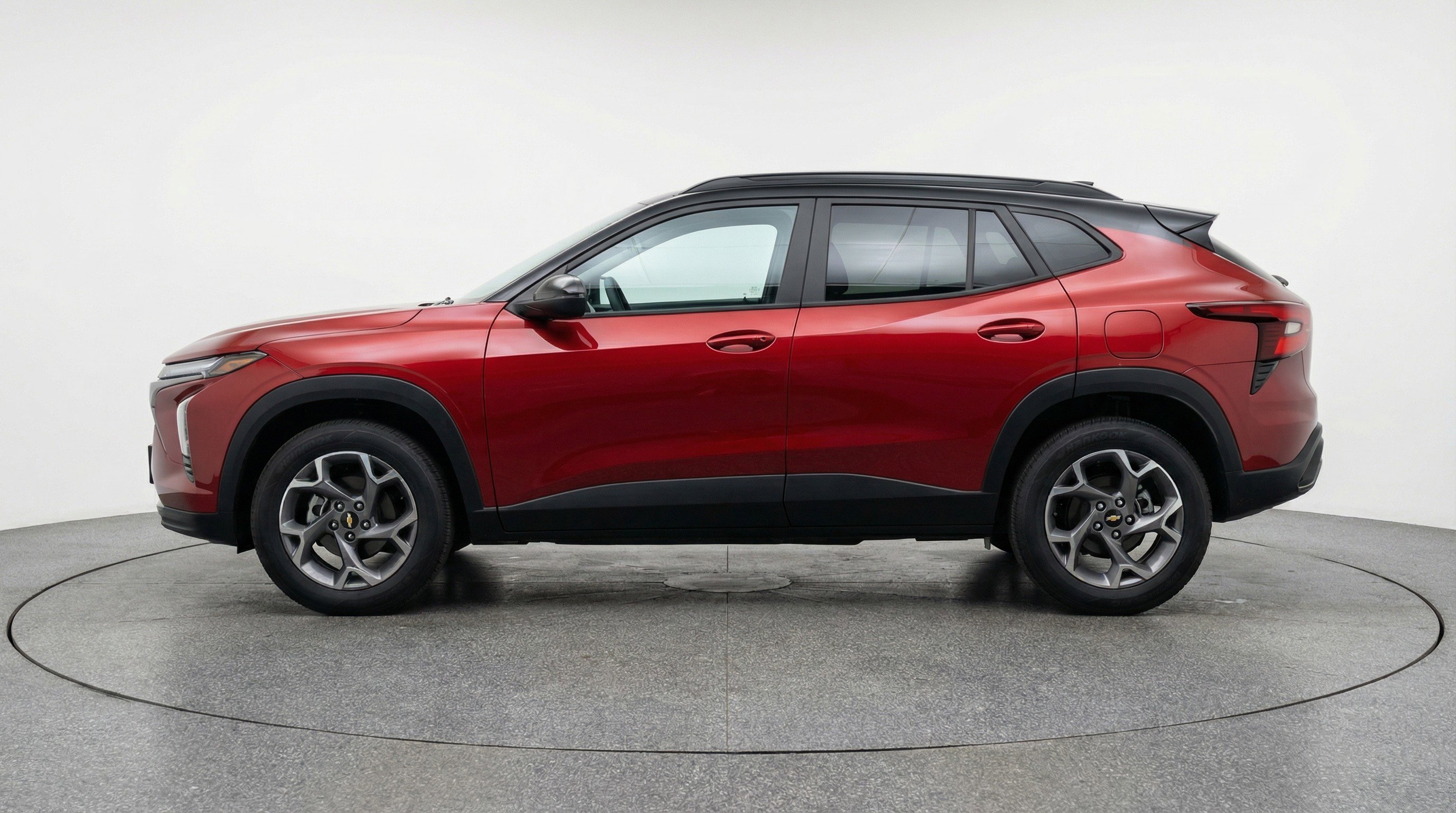 Used 2025 Chevrolet Trax LT w/ LT Convenience Package FWD image 5