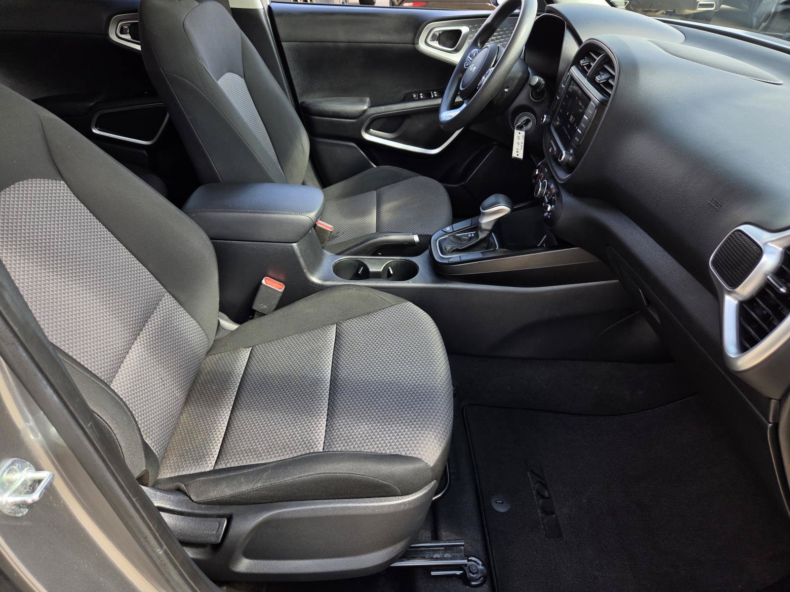 Used 2024 Kia Soul LX w/ LX Technology Package FWD image 8