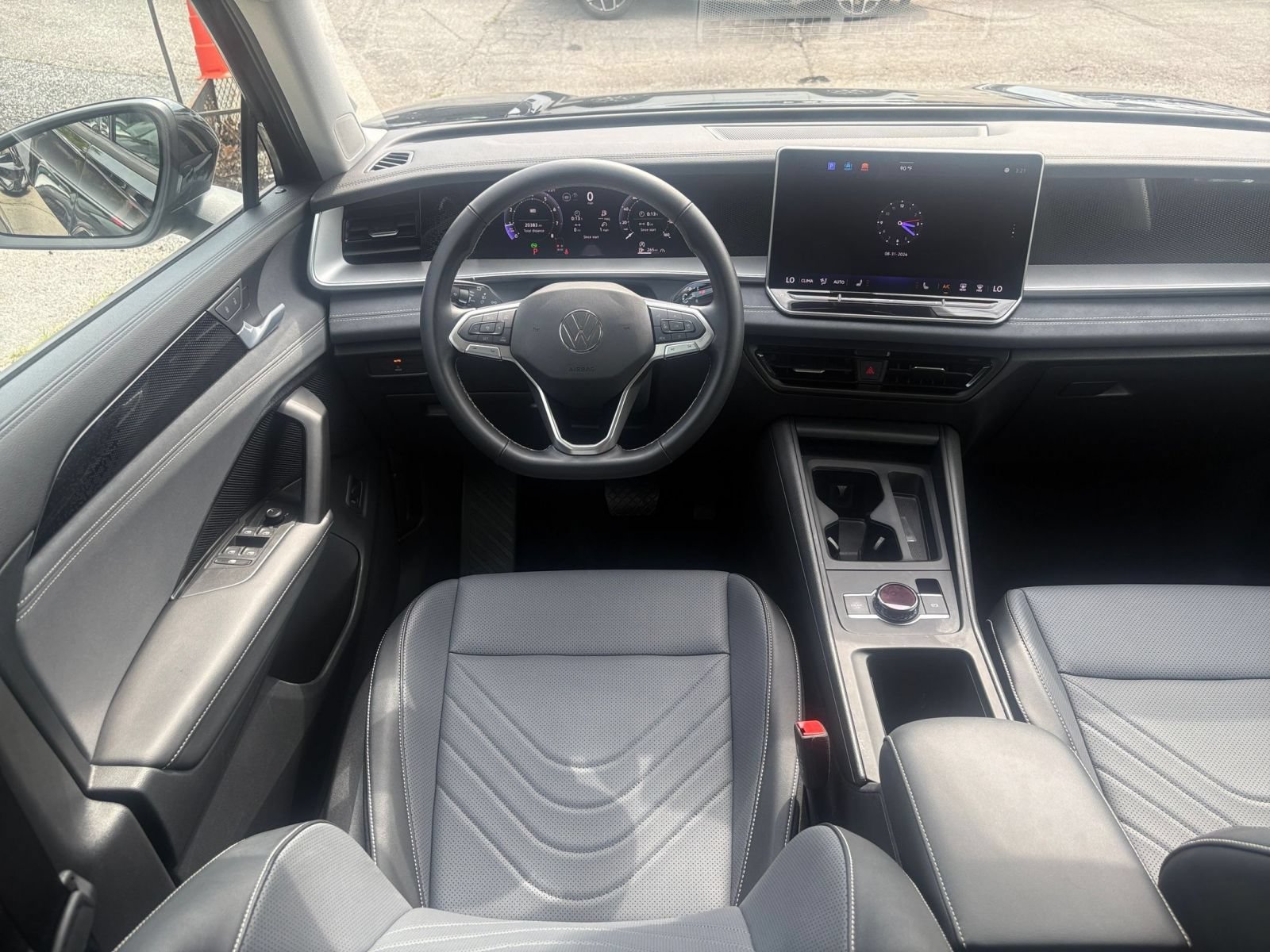 Used 2026 Volkswagen Tiguan SE AWD/4WD image 25