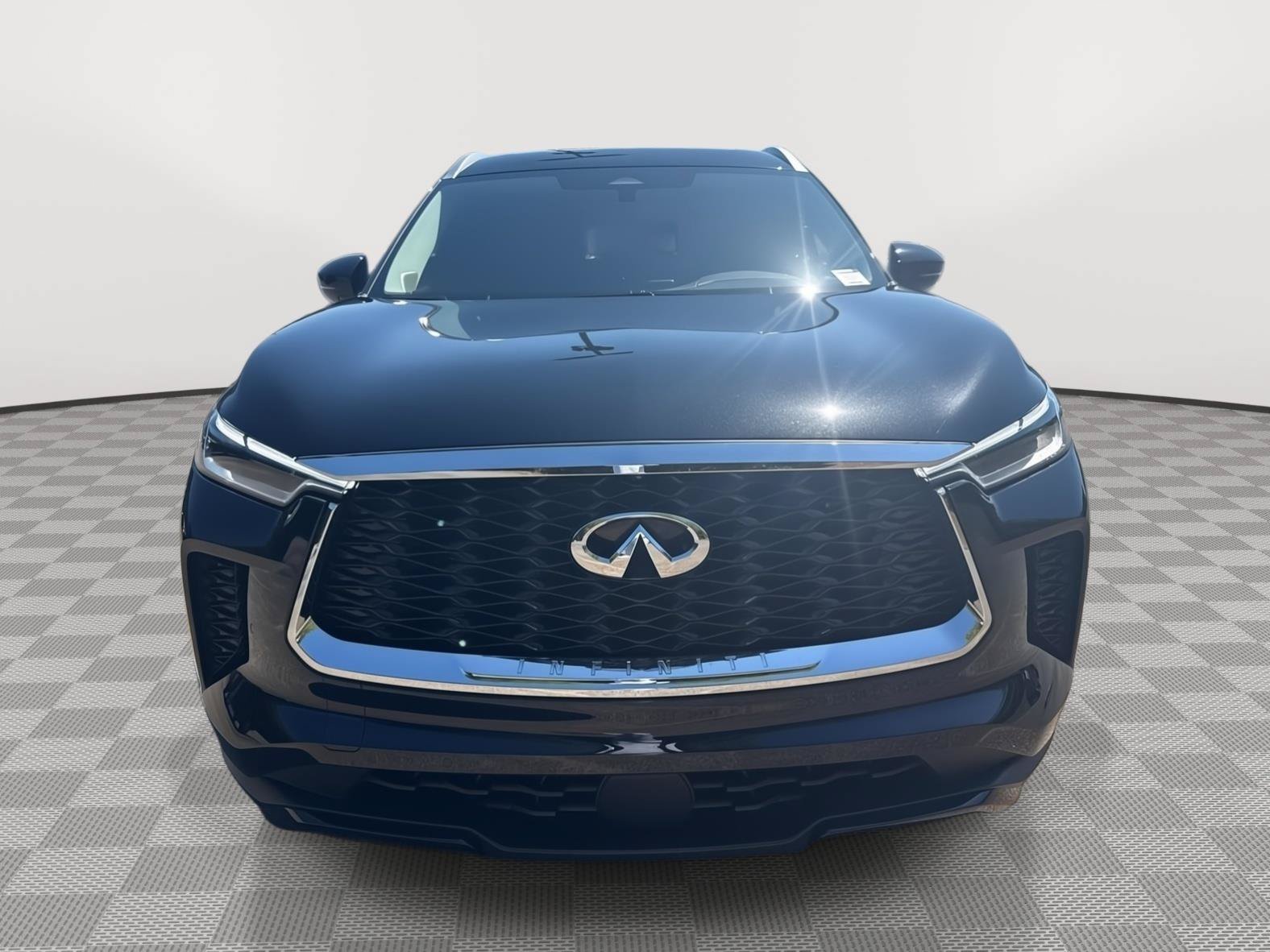 Used 2025 INFINITI QX60 Luxe AWD/4WD image 3