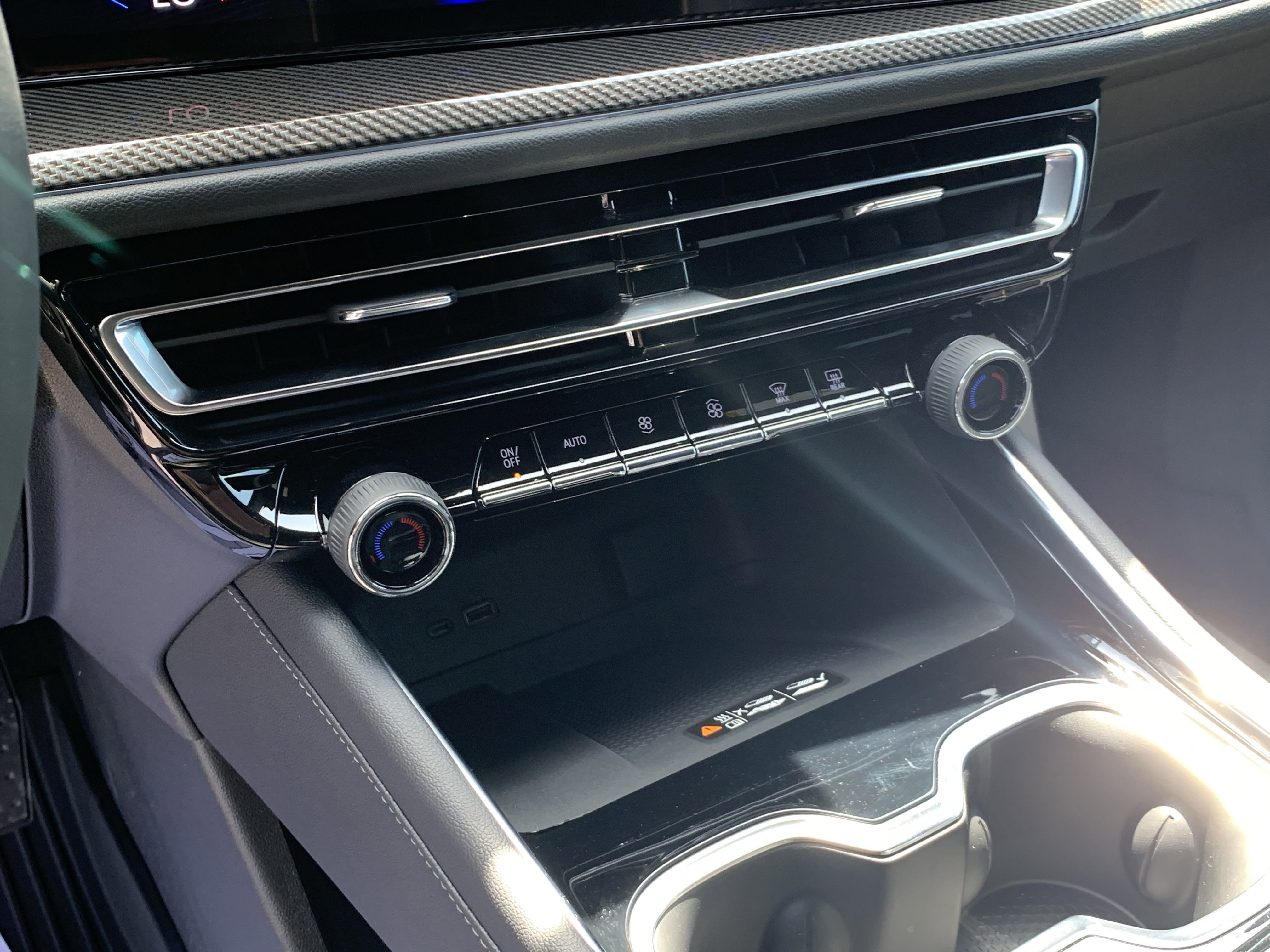 New 2025 Chevrolet Traverse High Country w/ LPO, Floor Liner Package image 17