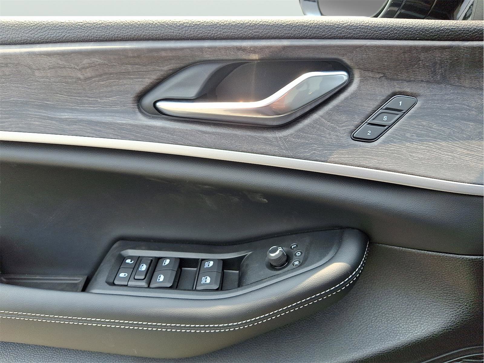 New 2025 Jeep Grand Cherokee L Limited image 9