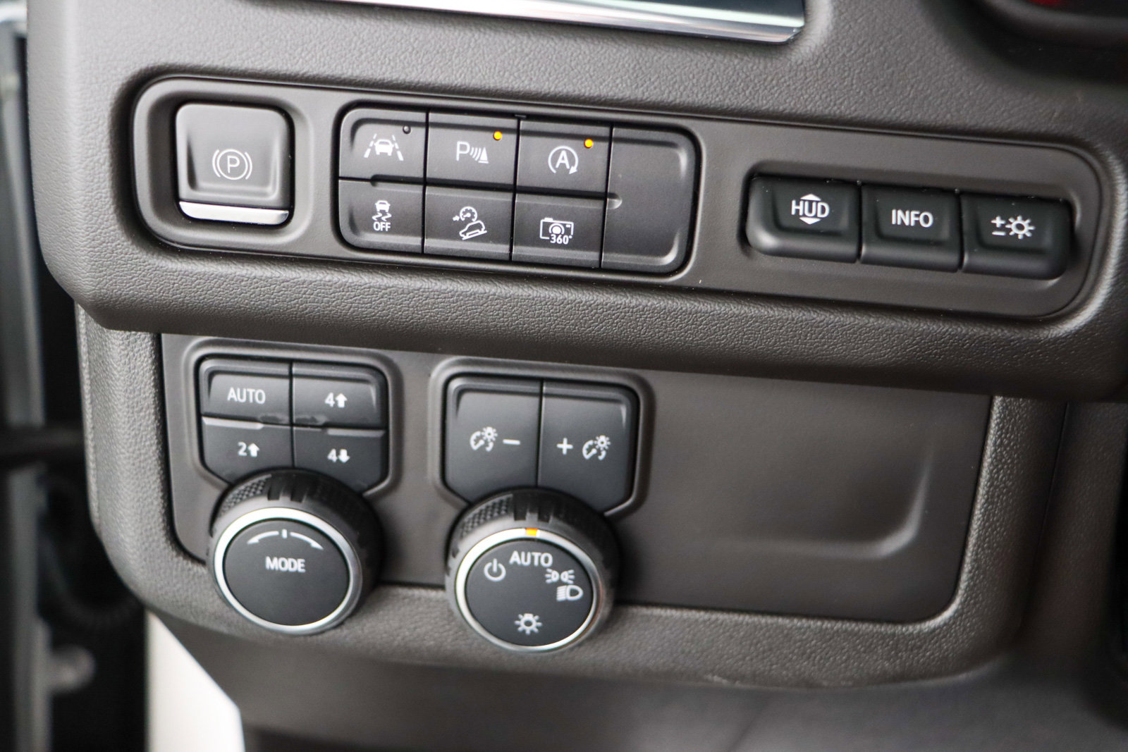 Used 2023 Chevrolet Suburban High Country image 24