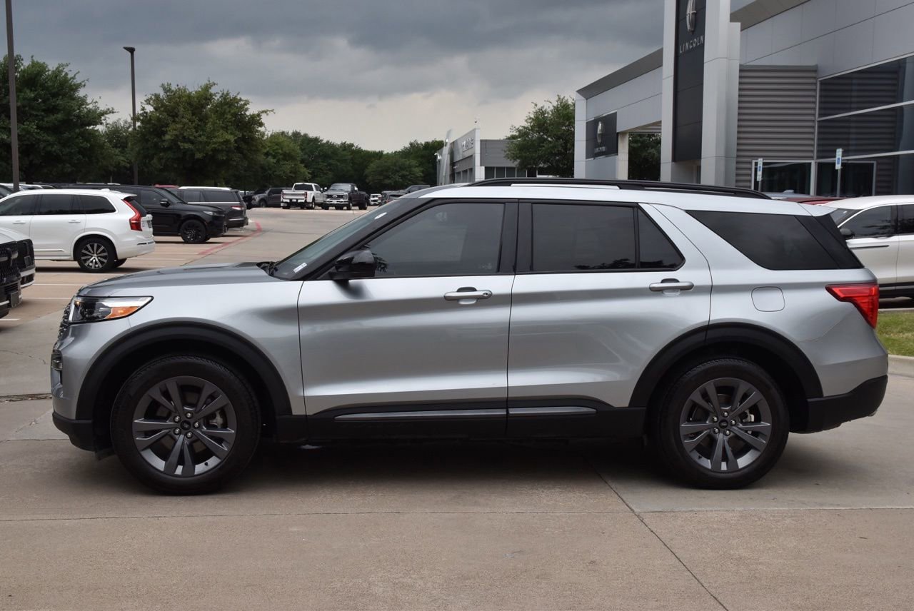 Used 2023 Ford Explorer XLT w/ Equipment Group 202A RWD image 12