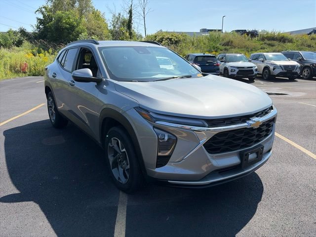 Used 2025 Chevrolet Trax LT w/ Driver Confidence Package FWD image 9