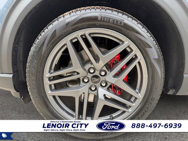 Used 2026 Ford Explorer ST-Line w/ ST-Line Street Pack image 9