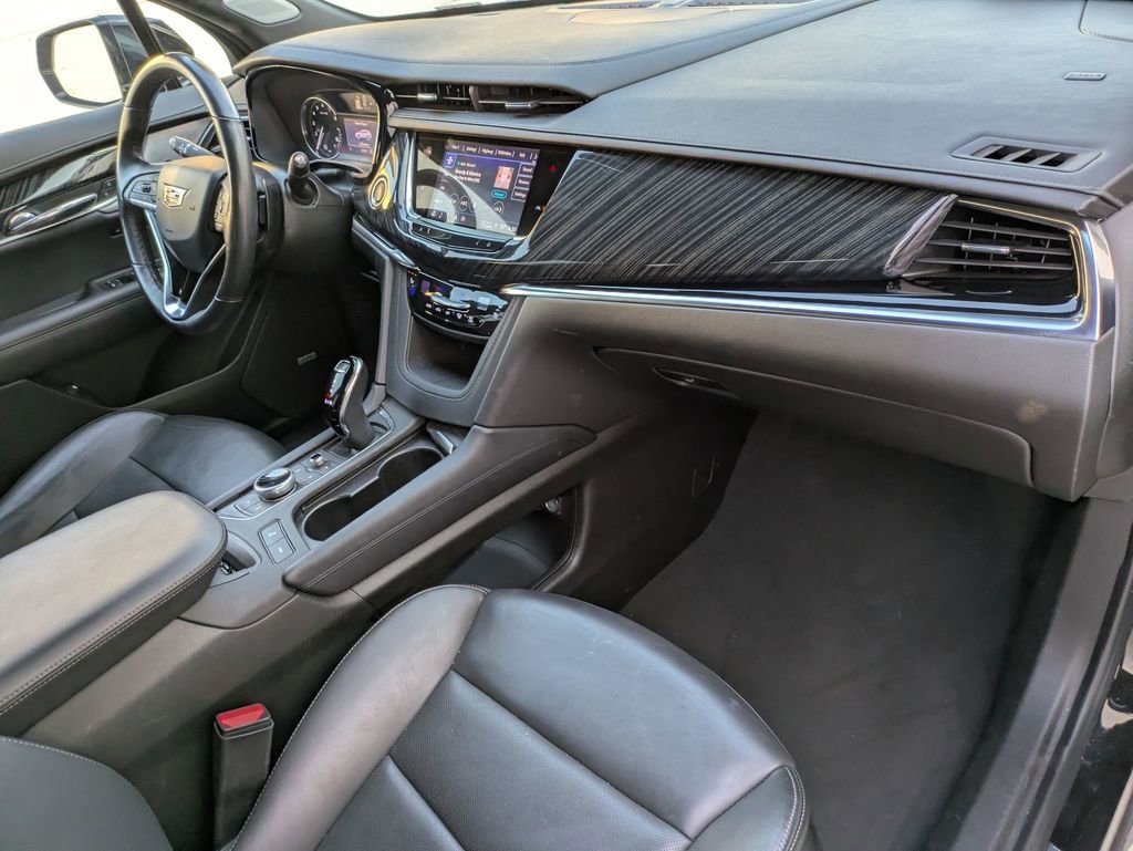 Used 2024 Cadillac XT6 Premium Luxury image 30