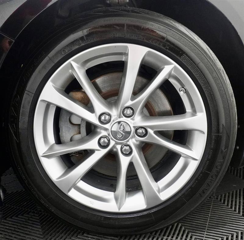 Used 2017 INFINITI Q50 Signature Edition w/ All Weather Package (L93) image 3