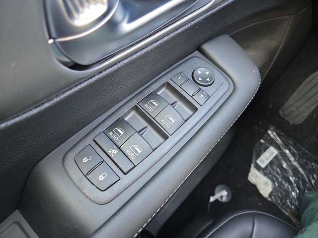 New 2026 Chrysler Pacifica Select FWD image 28
