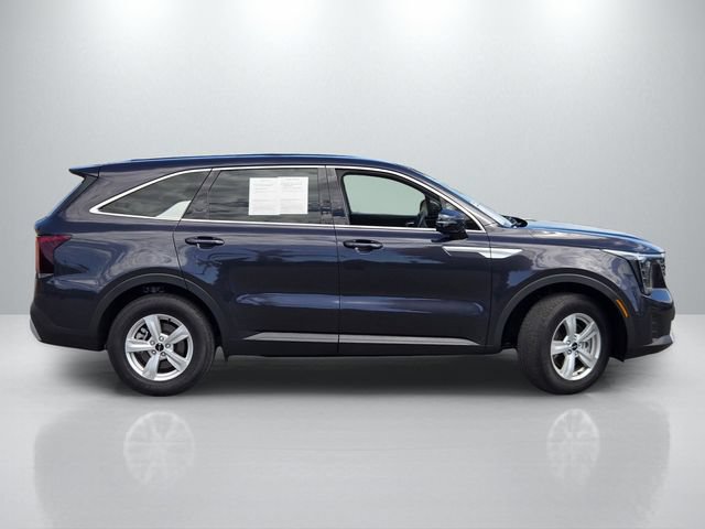 Used 2026 Kia Sorento LX FWD image 3