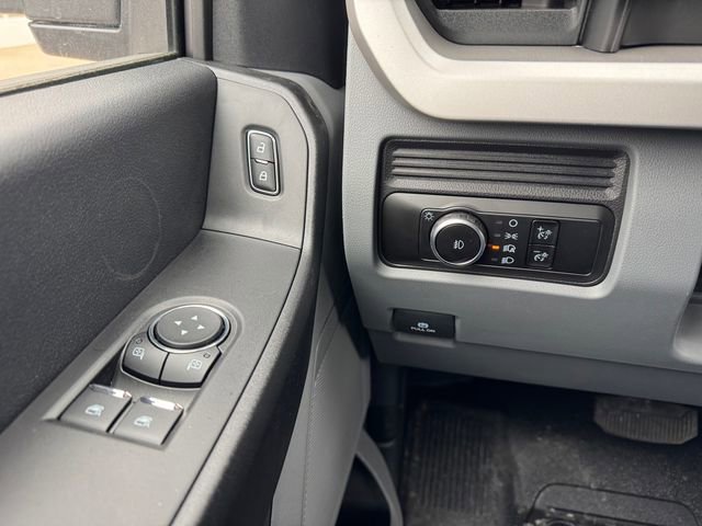 New 2026 Ford F550 4x4 Regular Cab Super Duty image 31