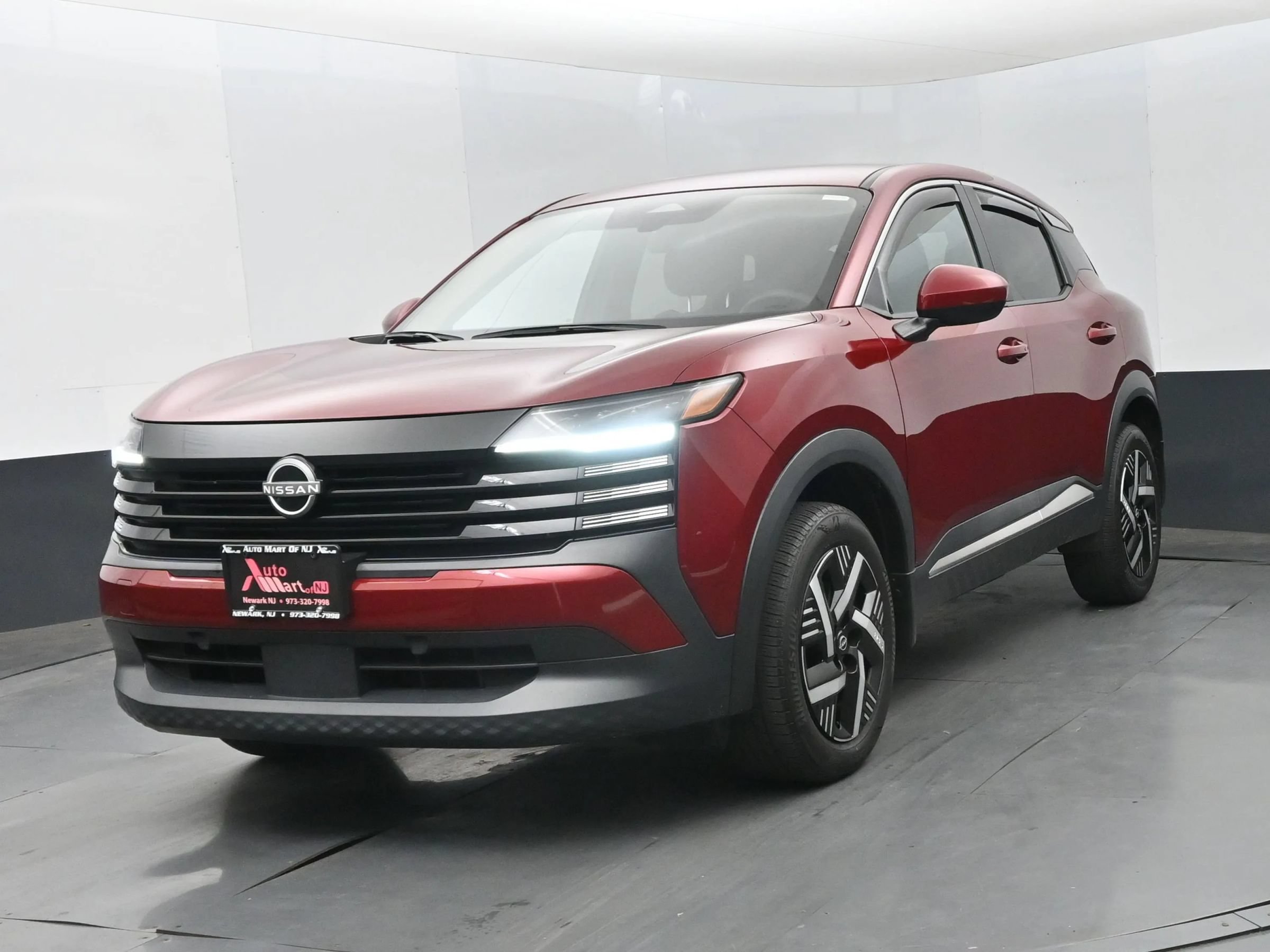 Used 2025 Nissan Kicks SV FWD image 1