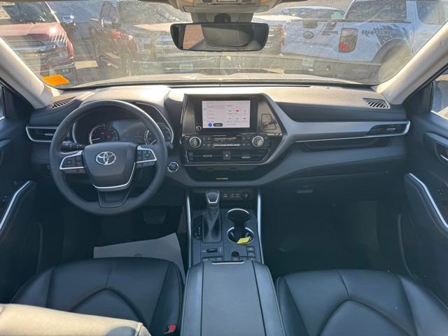 Used 2023 Toyota Highlander XLE image 19