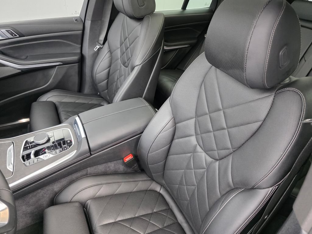 Certified 2024 BMW X5 xDrive40i w/ Premium Package AWD/4WD image 11