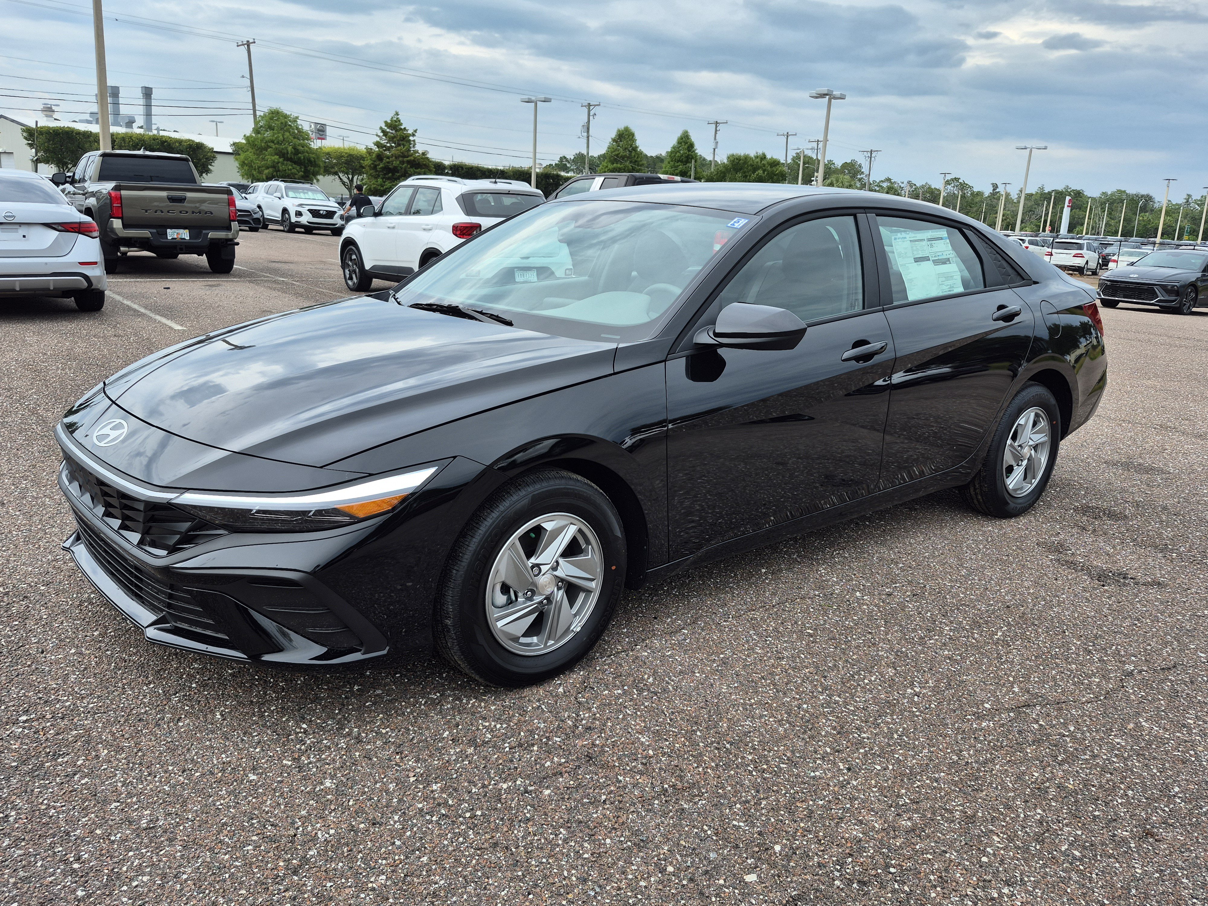 New 2026 Hyundai Elantra SE