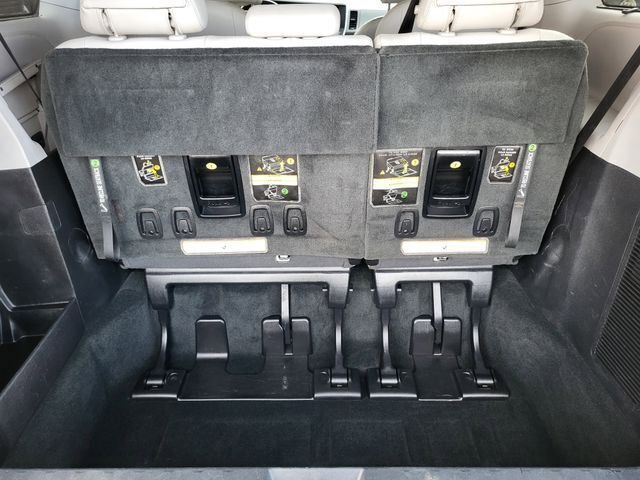 Used 2017 Toyota Sienna Limited Premium image 28