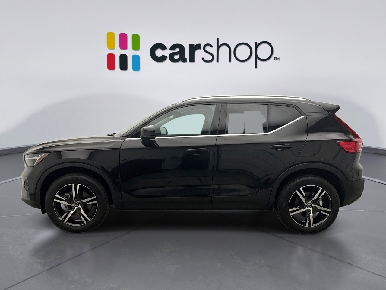 Used 2025 Volvo XC40 B5 Core AWD/4WD image 2