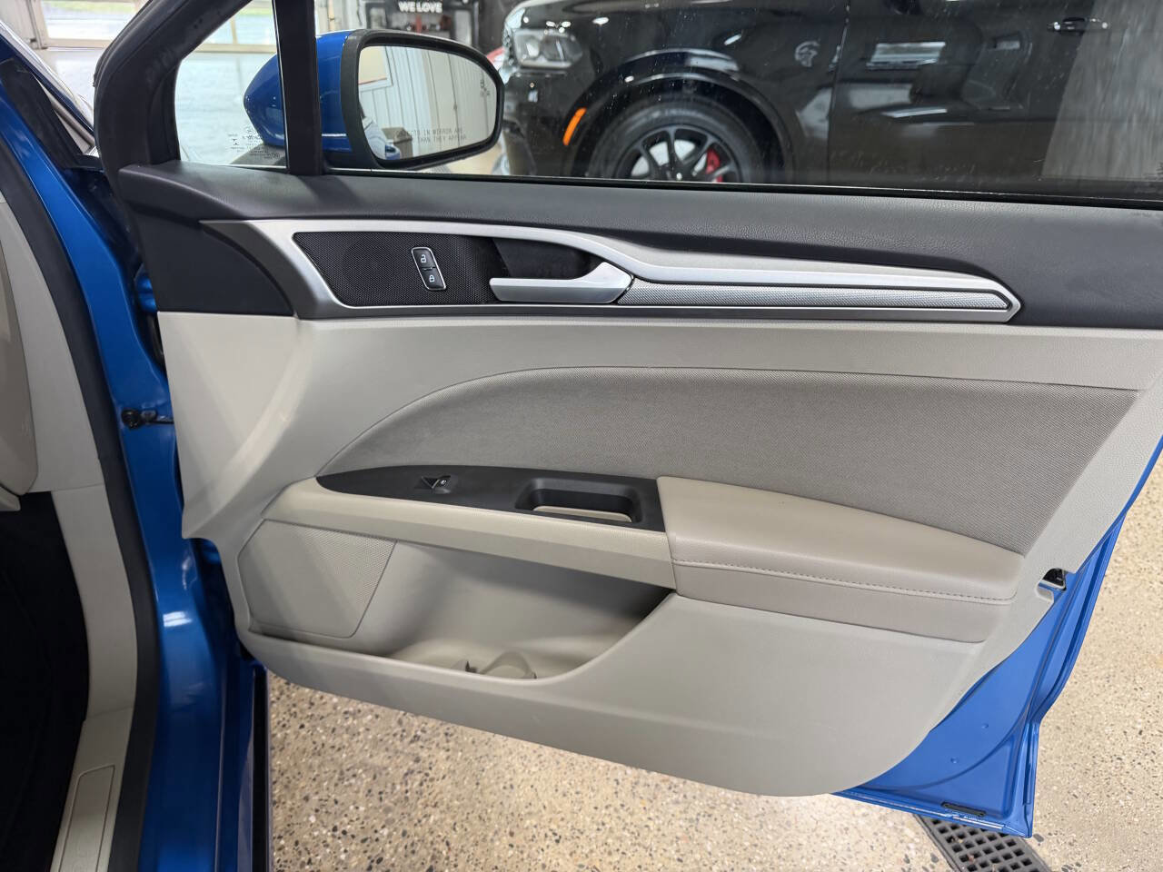 Used 2019 Ford Fusion SE image 30