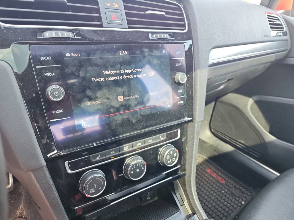 Used 2018 Volkswagen GTI SE FWD image 11