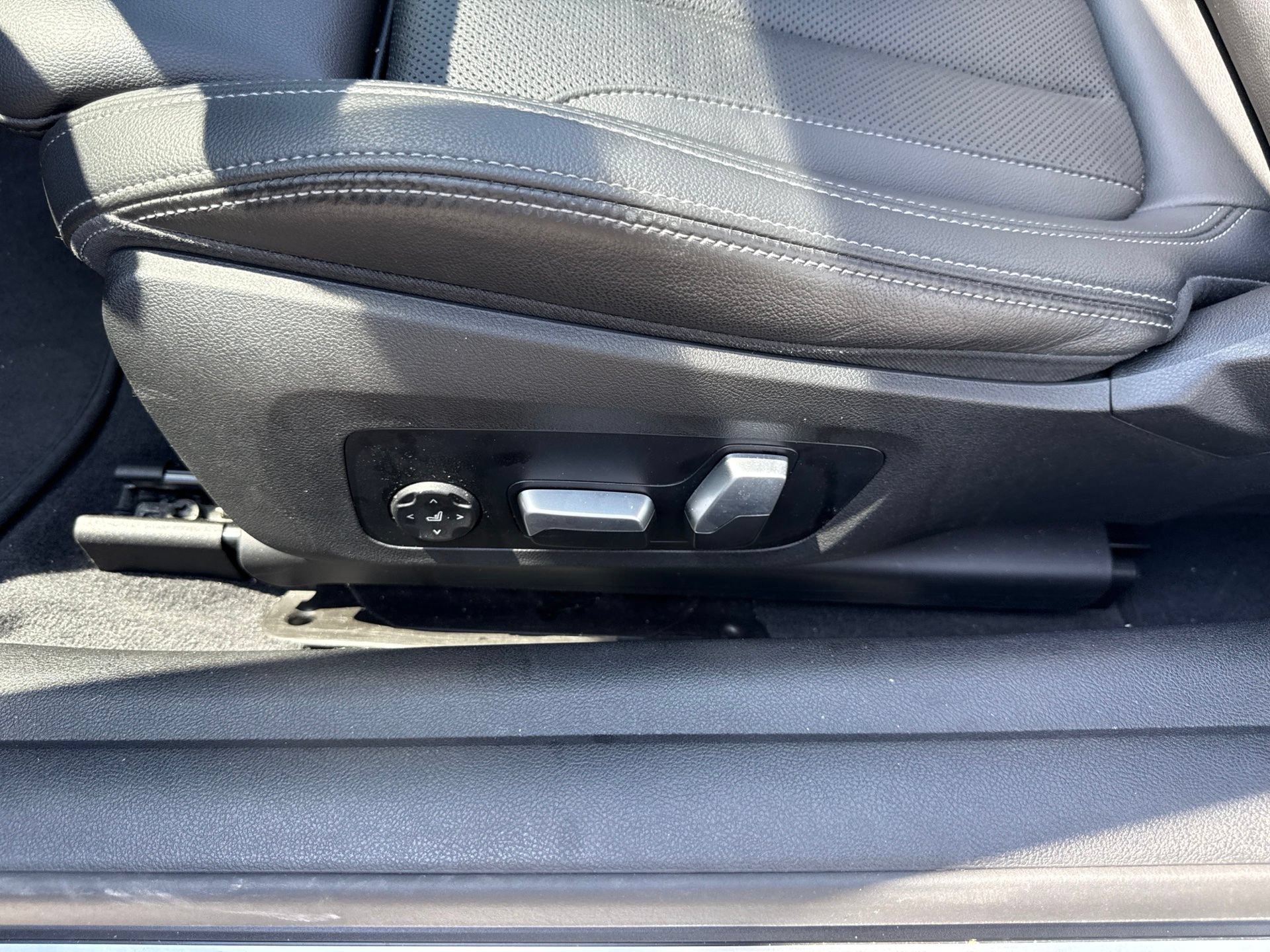 Used 2023 BMW 430i Convertible w/ M Sport Package RWD image 18