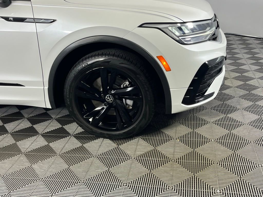 Used 2023 Volkswagen Tiguan SE R-Line image 12