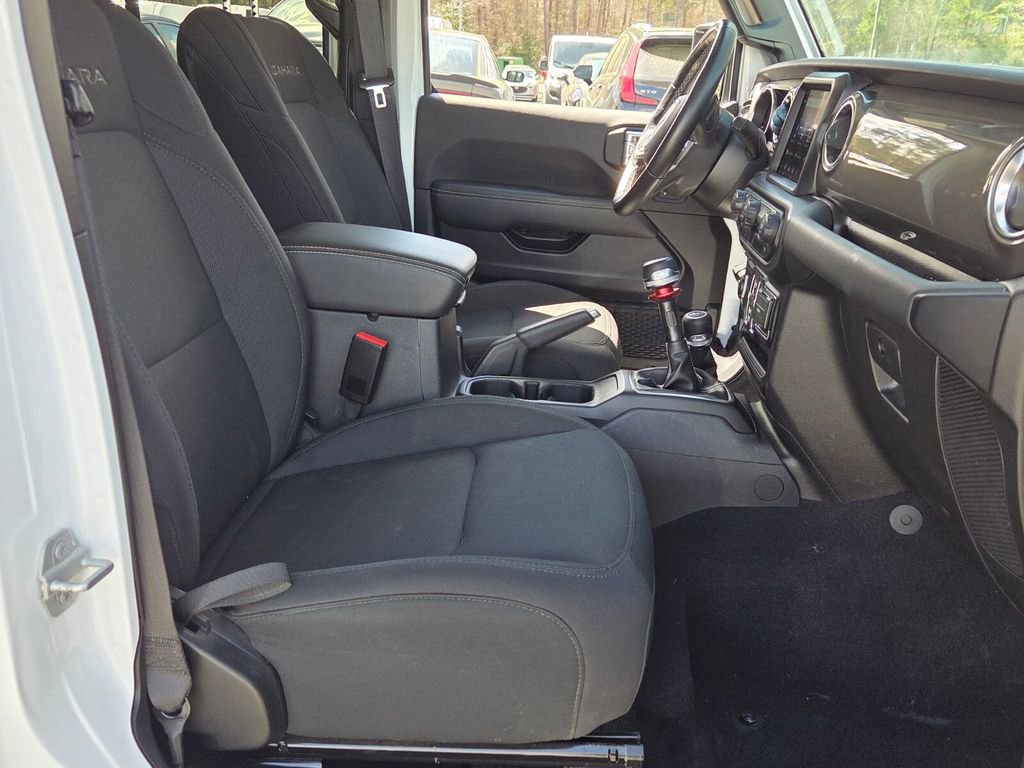 Used 2022 Jeep Wrangler Unlimited Sahara w/ Cold Weather Group image 15