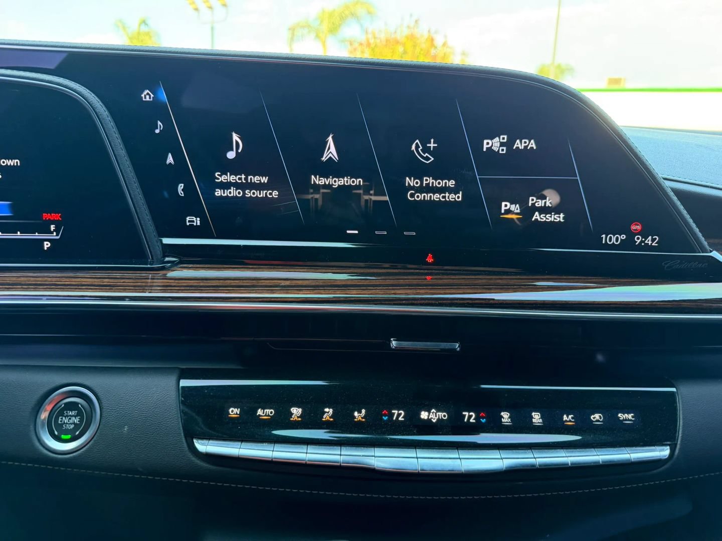 Used 2023 Cadillac Escalade Premium Luxury RWD image 30