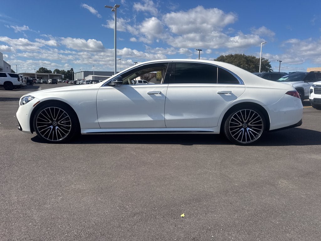 Used 2022 Mercedes-Benz S 580 4MATIC Sedan image 3