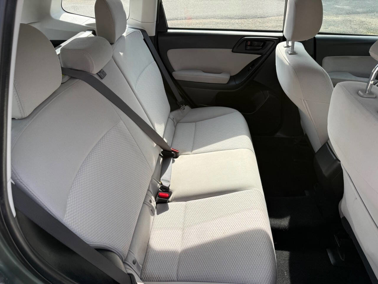 Used 2015 Subaru Forester 2.5i AWD/4WD image 11