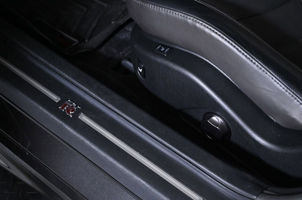 Used 2018 Nissan GT-R Premium w/ Premium Interior Package AWD/4WD image 21