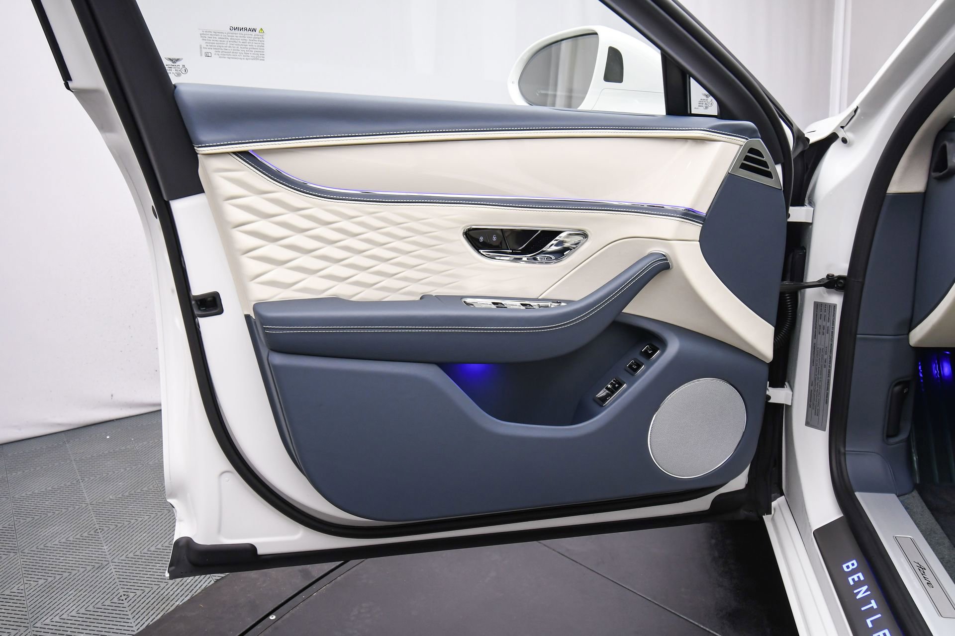 New 2026 Bentley Flying Spur Plug-In Hybrid image 40