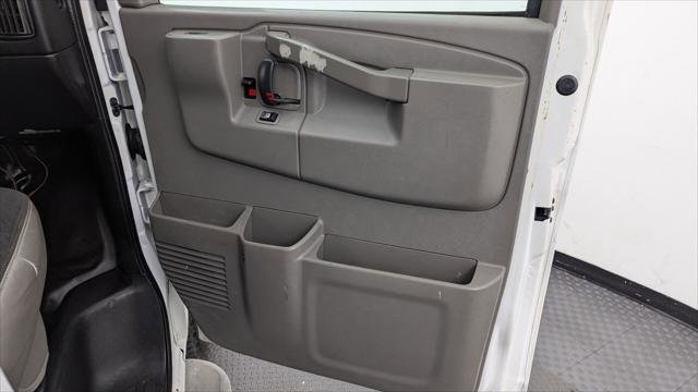 Used 2018 GMC Savana 2500 w/ Driver Convenience Package RWD image 18