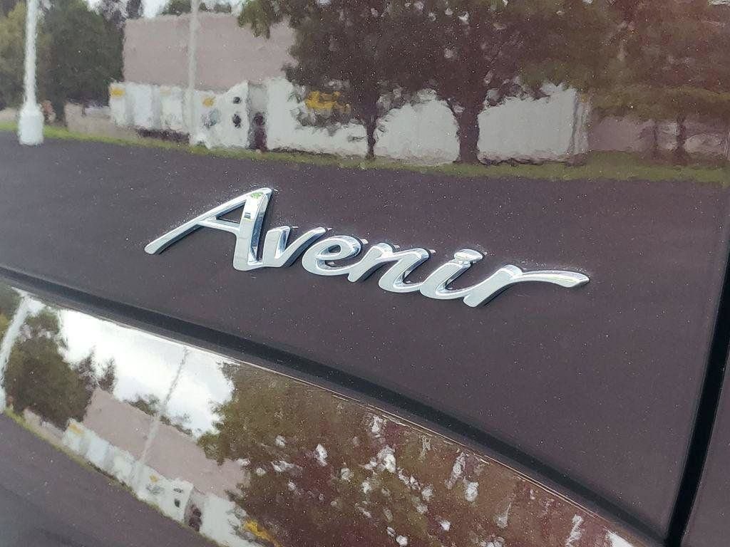 Used 2022 Buick Enclave Avenir w/ Avenir Technology Package AWD/4WD image 39